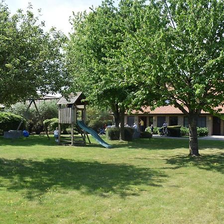 DE MEIBOOM vakantiehoeve tot 14 pers Langemark Buitenkant foto