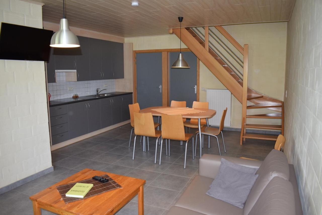 DE MEIBOOM vakantiehoeve tot 14 pers Langemark Buitenkant foto