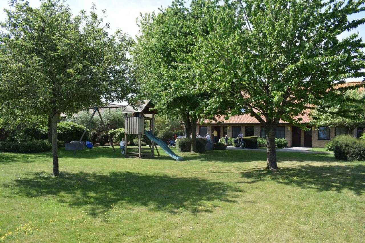 DE MEIBOOM vakantiehoeve tot 14 pers Langemark Buitenkant foto