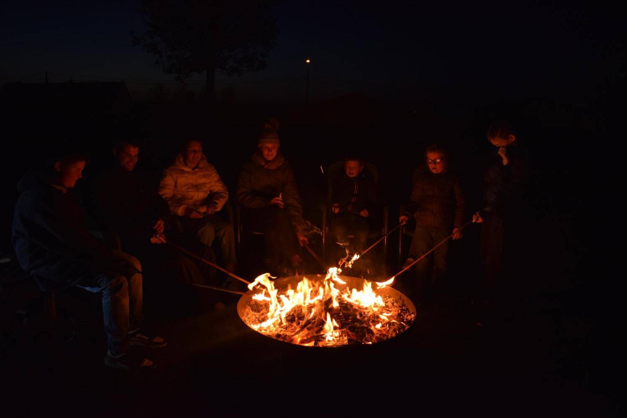 DE MEIBOOM vakantiehoeve tot 14 pers Langemark Buitenkant foto
