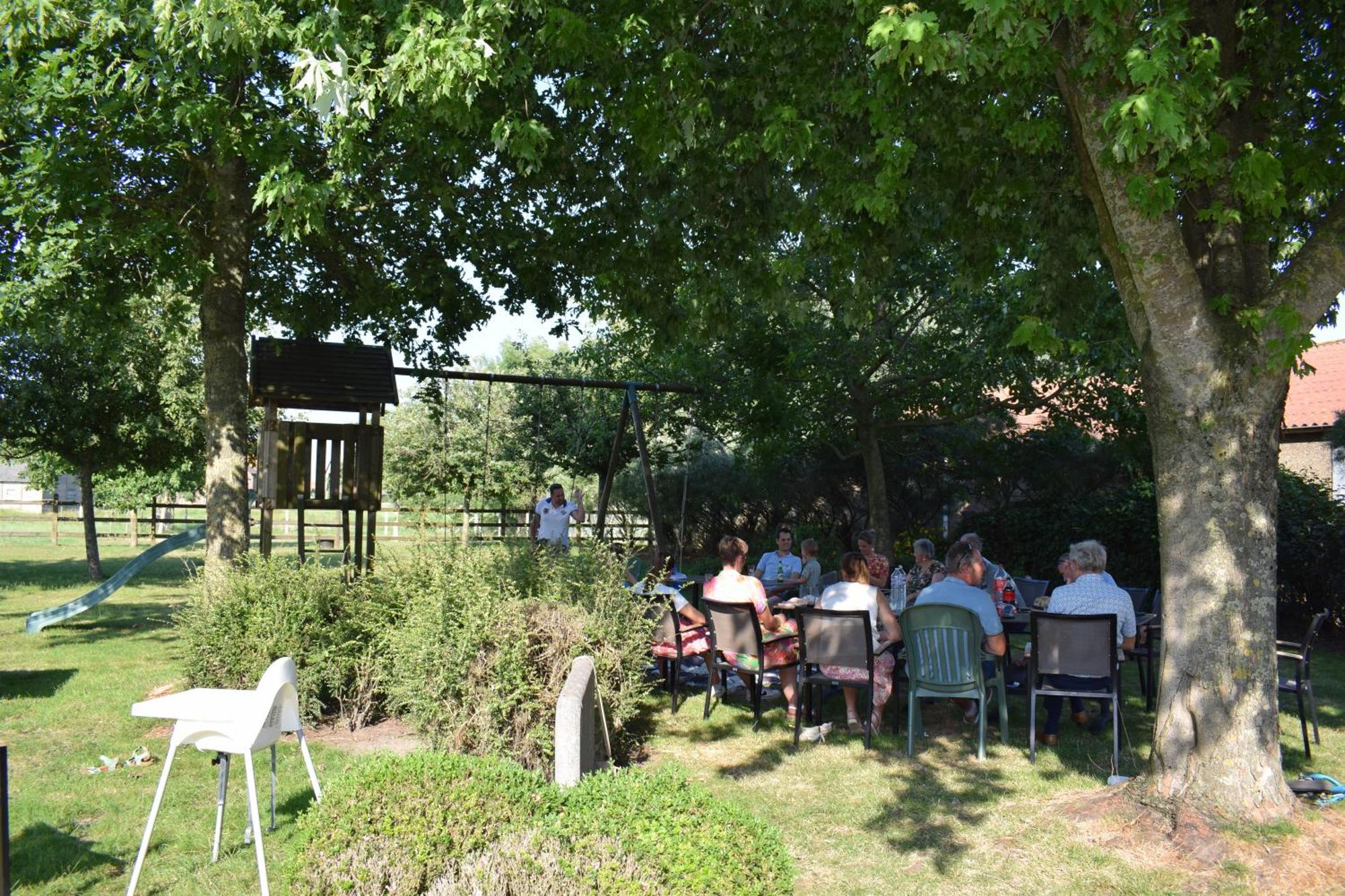 DE MEIBOOM vakantiehoeve tot 14 pers Langemark Buitenkant foto